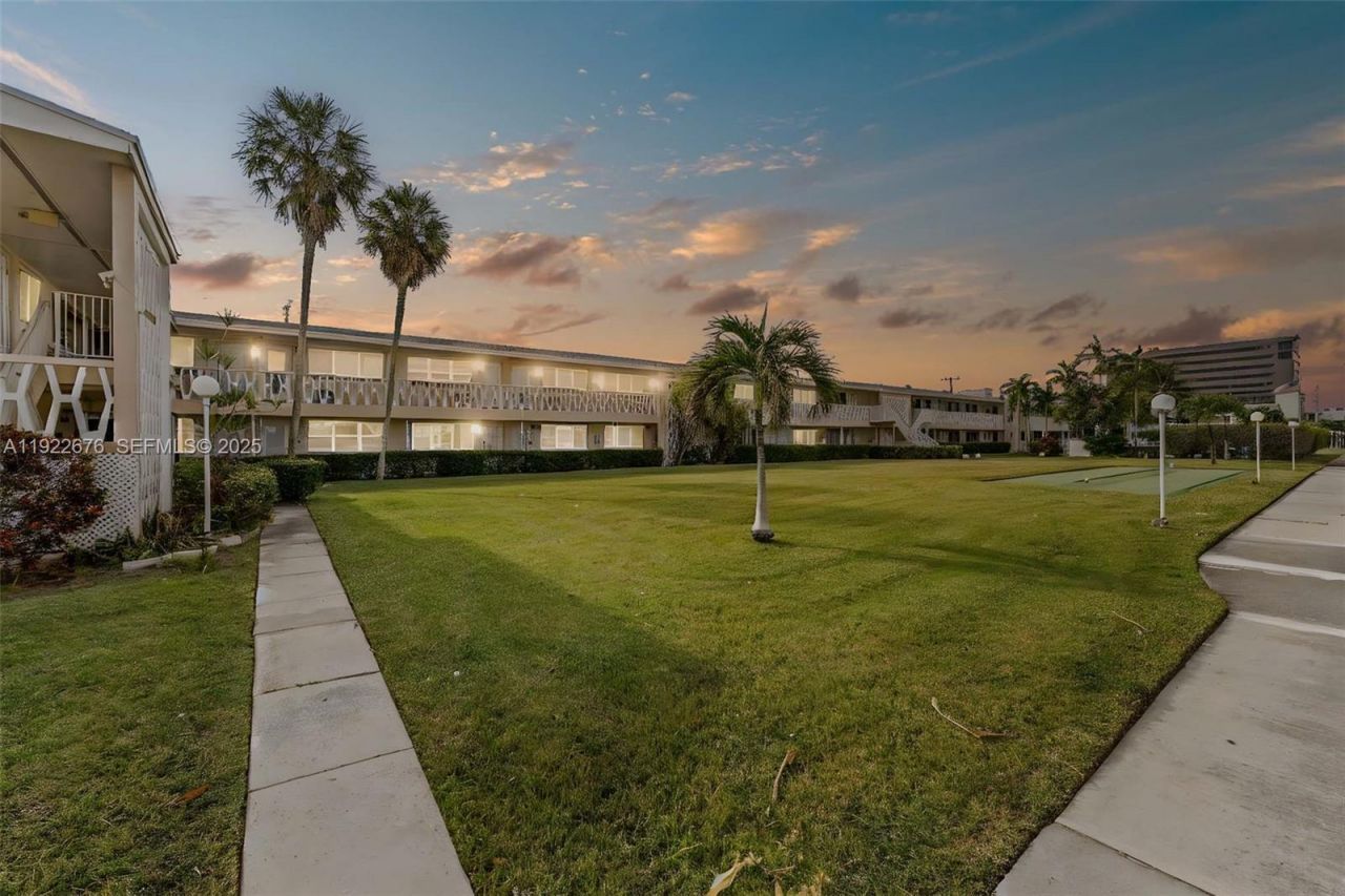 900 Atlantic Shores Blvd, Unit 105, Hallandale Beach, FL 33009 Photo