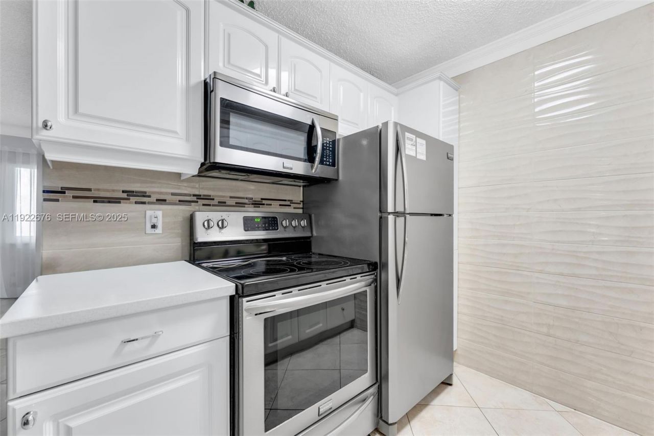 900 Atlantic Shores Blvd, Unit 105, Hallandale Beach, FL 33009 Photo