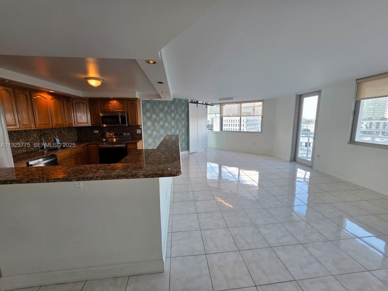 7135 Collins Ave, Unit 725, Miami Beach, FL 33141 Photo