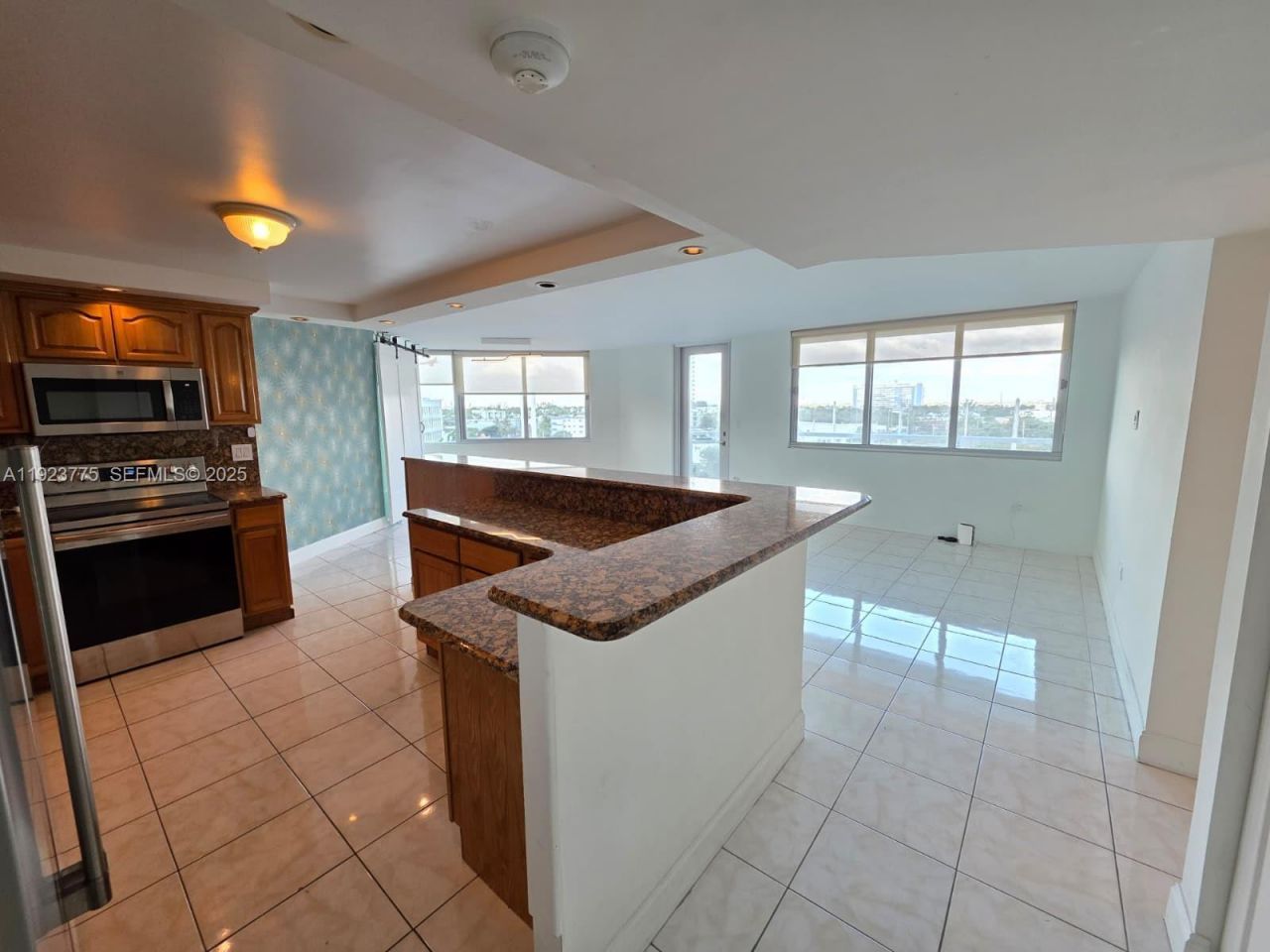 7135 Collins Ave, Unit 725, Miami Beach, FL 33141 Photo