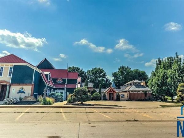814 Lincoln Pl SE, Orange City, IA 51041