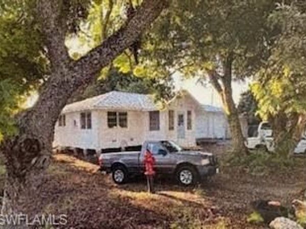 255 SE 4TH AVE, SOUTH BAY, FL 33493