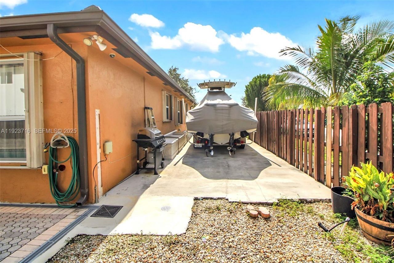 15875 SW 149th Lane, Miami, FL 33196 Photo