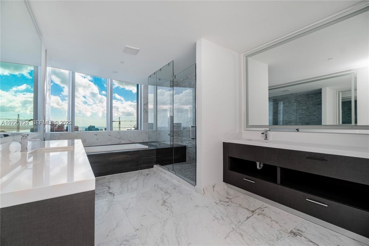 851 NE 1st Ave, Unit 4911, Miami, FL 33132 Photo