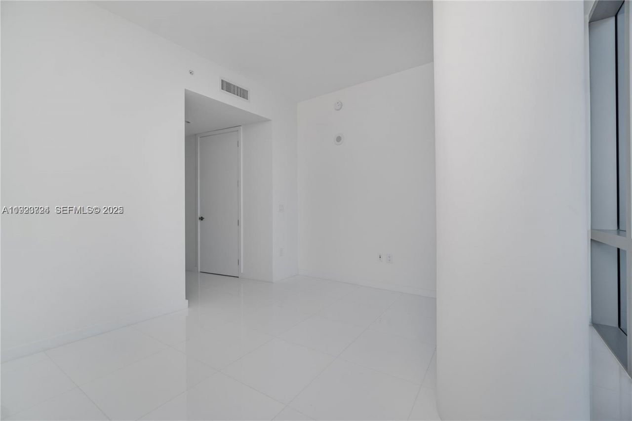 851 NE 1st Ave, Unit 4911, Miami, FL 33132 Photo