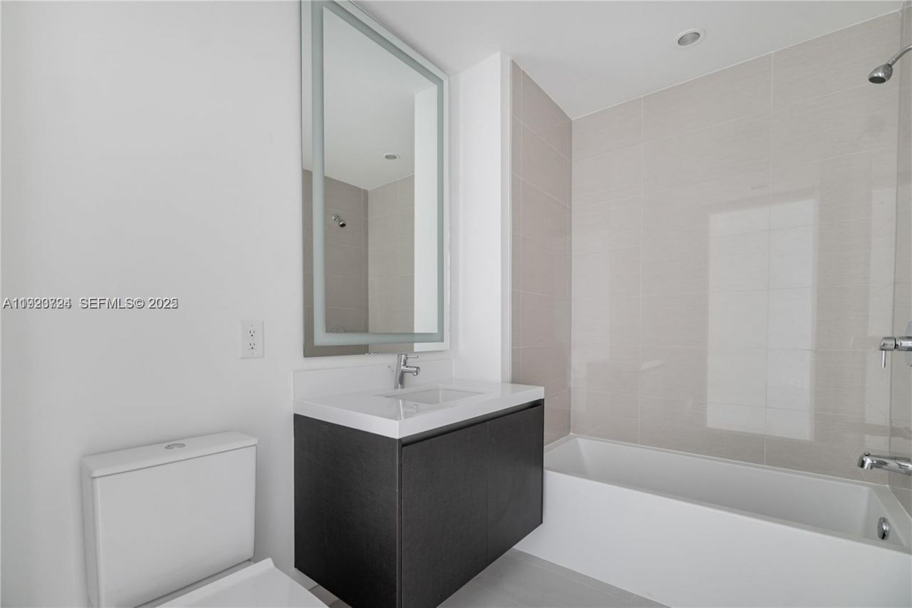 851 NE 1st Ave, Unit 4911, Miami, FL 33132 Photo