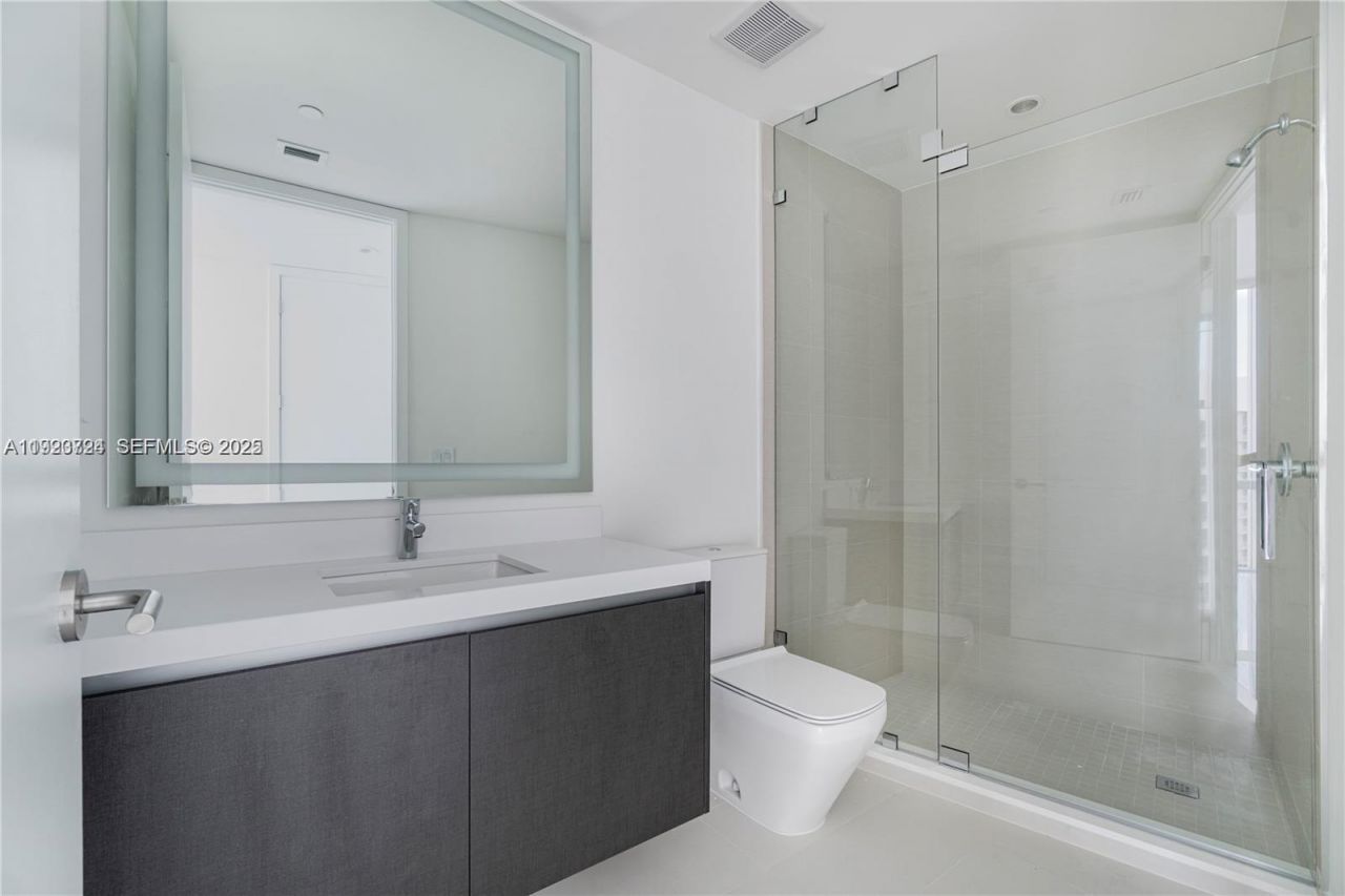 851 NE 1st Ave, Unit 4911, Miami, FL 33132 Photo