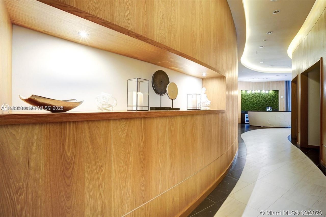 851 NE 1st Ave, Unit 4911, Miami, FL 33132 Photo