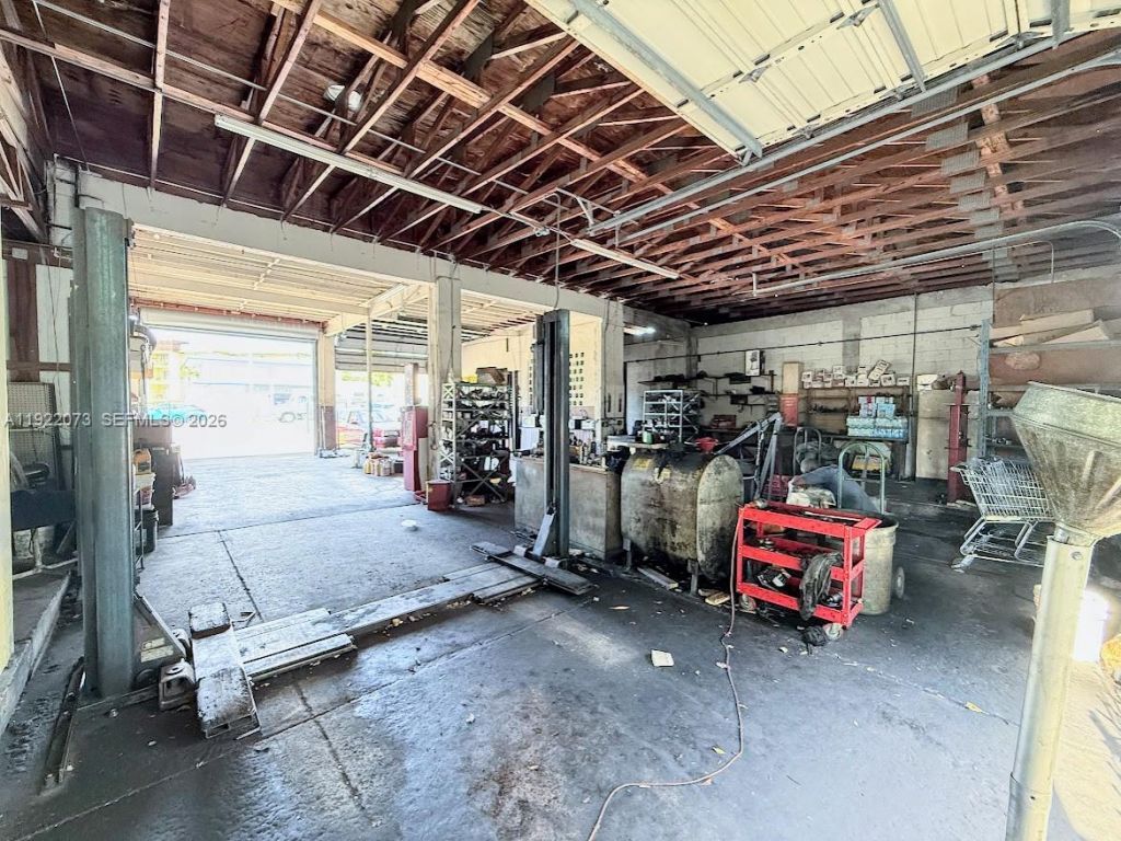 11851 W Dixie Hwy, Miami, FL 33161 Photo