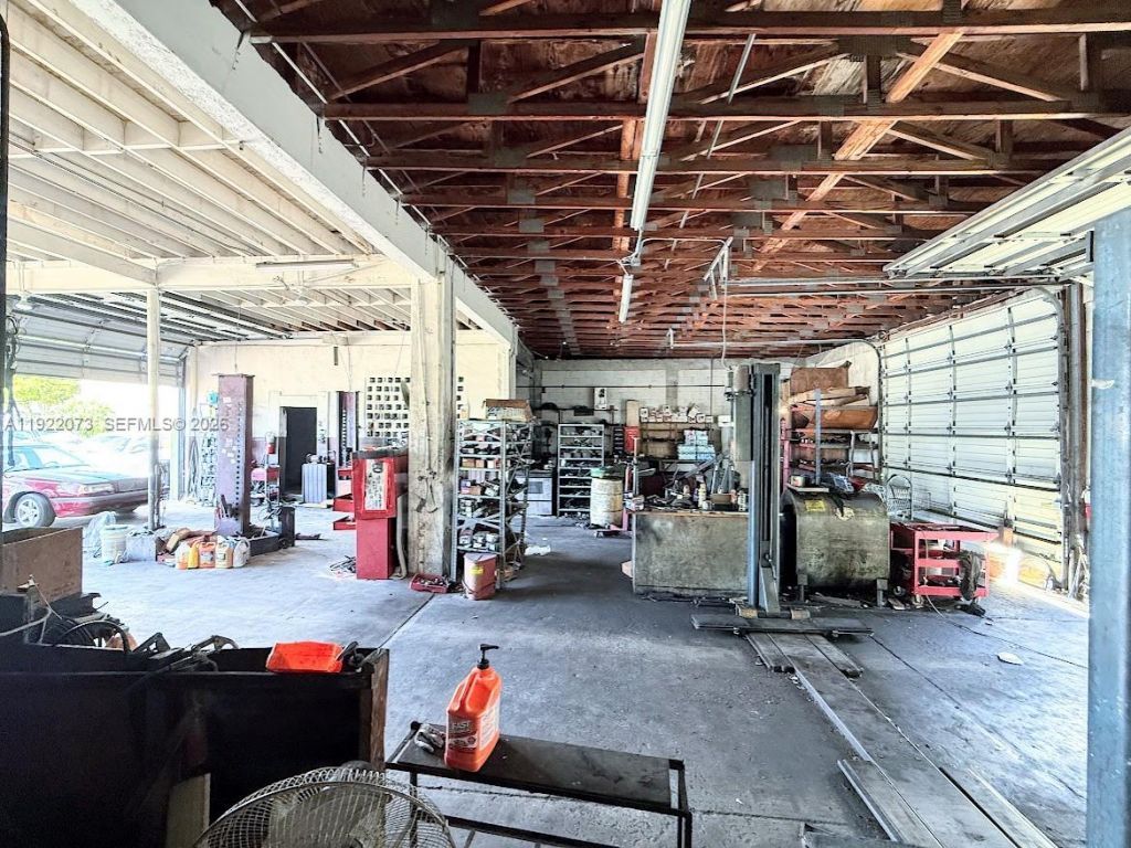 11851 W Dixie Hwy, Miami, FL 33161 Photo