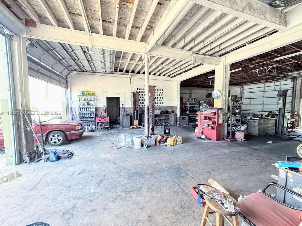 11851 W Dixie Hwy, Miami, FL 33161 Photo