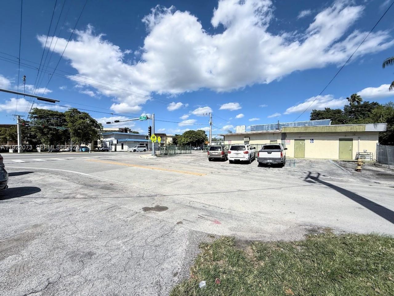 11851 W Dixie Hwy, Miami, FL 33161 Photo