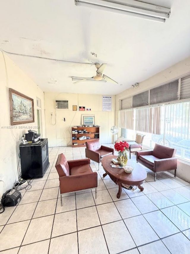 11851 W Dixie Hwy, Miami, FL 33161 Photo