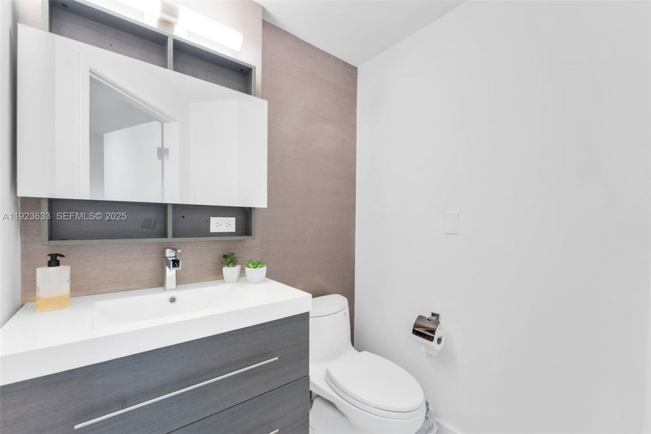 19500 Turnberry Way, Unit 7D, Aventura, FL 33180 Photo