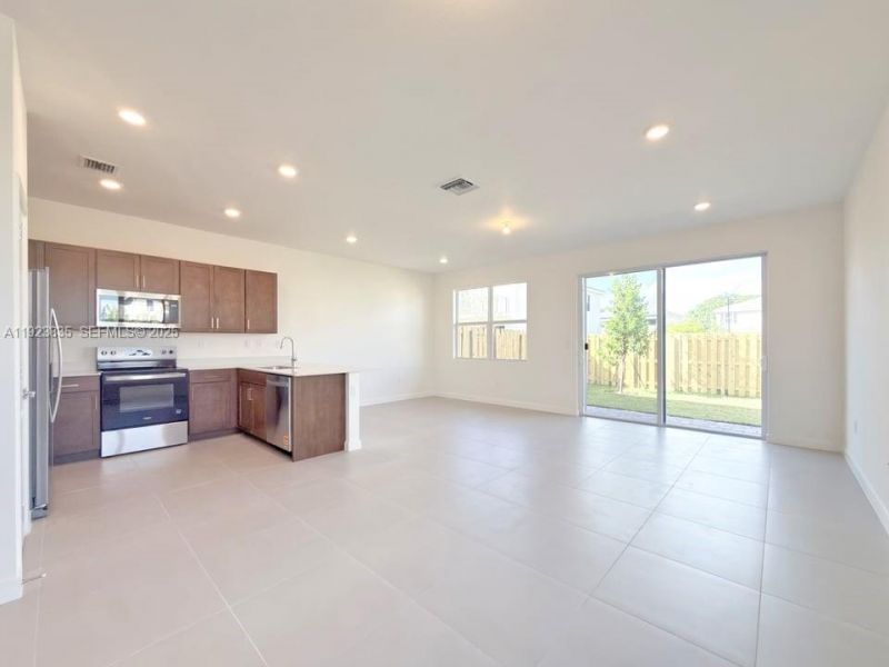 196 NE 13th Ter, Homestead, FL 33033 Photo