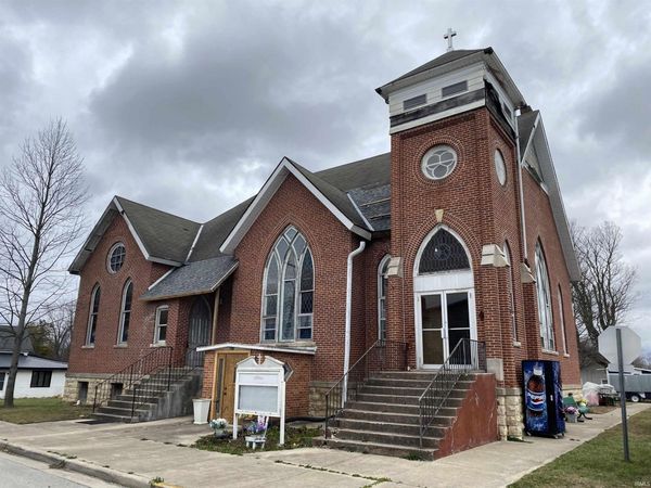 105 N Mckee Street, Macy, IN 46951