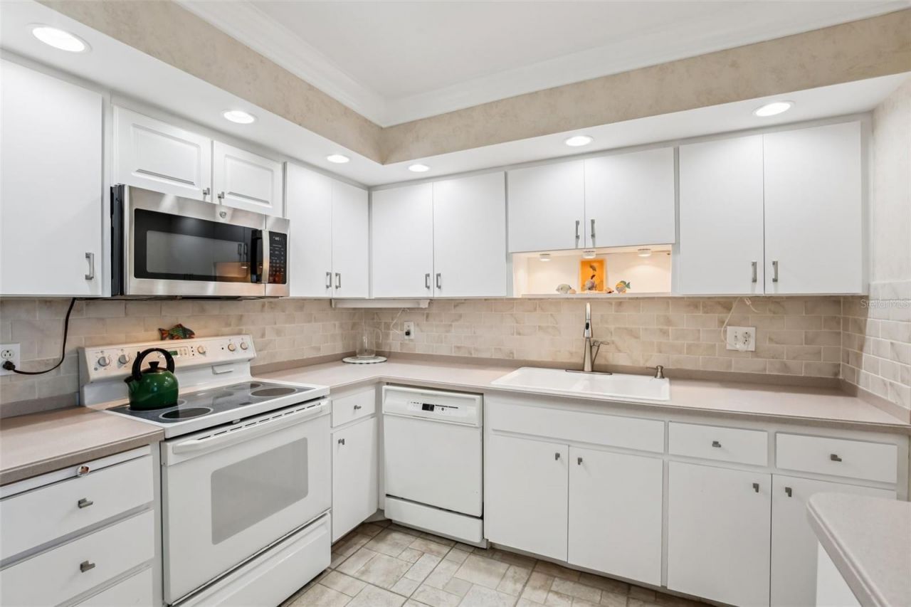 5108 Brittany Drive S, Unit 805, Saint Petersburg, FL 33715 Photo