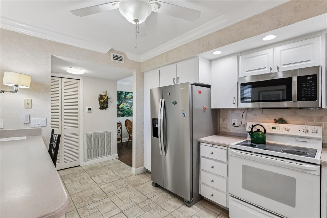 5108 Brittany Drive S, Unit 805, Saint Petersburg, FL 33715 Photo