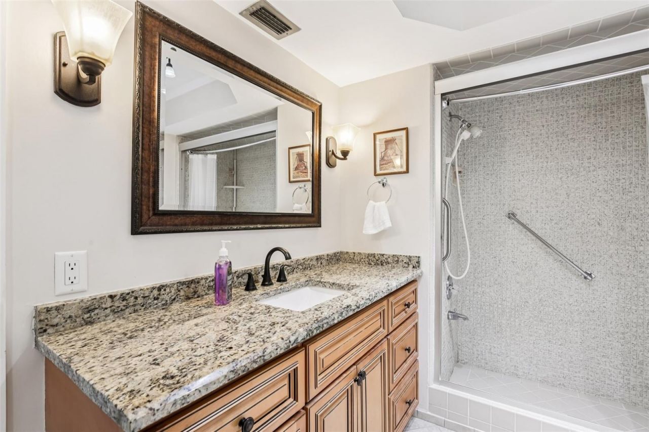 5108 Brittany Drive S, Unit 805, Saint Petersburg, FL 33715 Photo