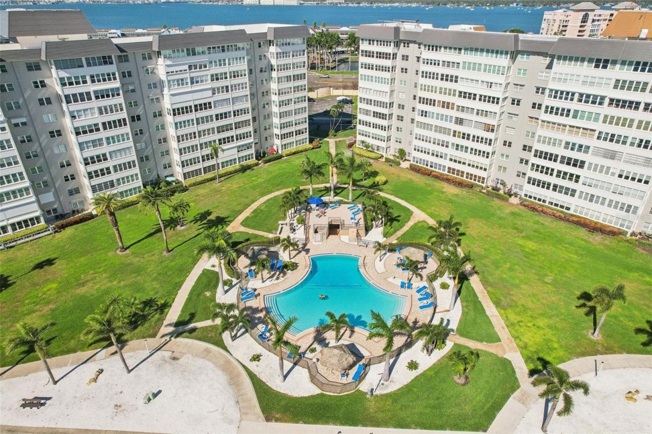 5108 Brittany Drive S, Unit 805, Saint Petersburg, FL 33715 Photo