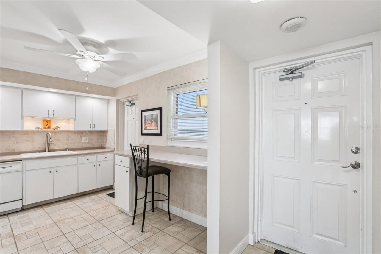 5108 Brittany Drive S, Unit 805, Saint Petersburg, FL 33715 Photo