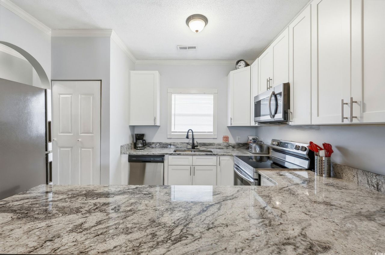 4251 Hibiscus Dr. Photo 7