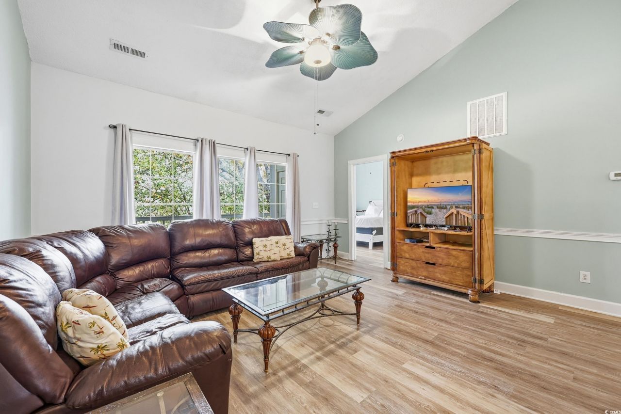 4251 Hibiscus Dr. Photo 9