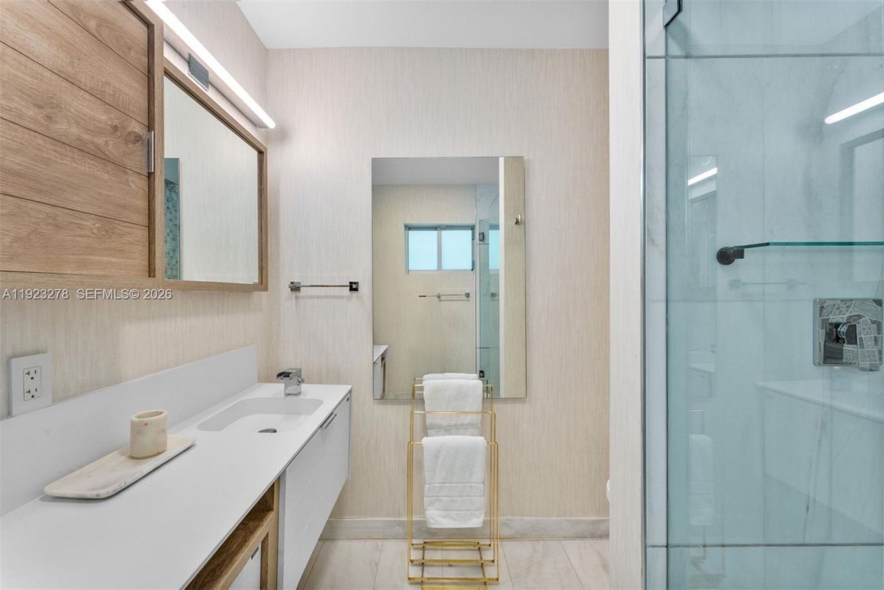 1668 Tigertail Ave, Miami, FL 33133 Photo