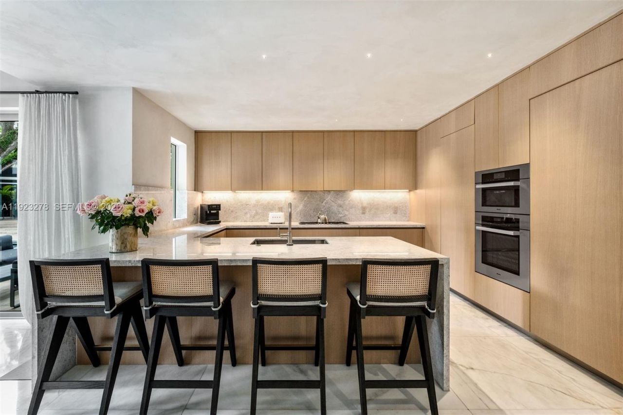 1668 Tigertail Ave, Miami, FL 33133 Photo