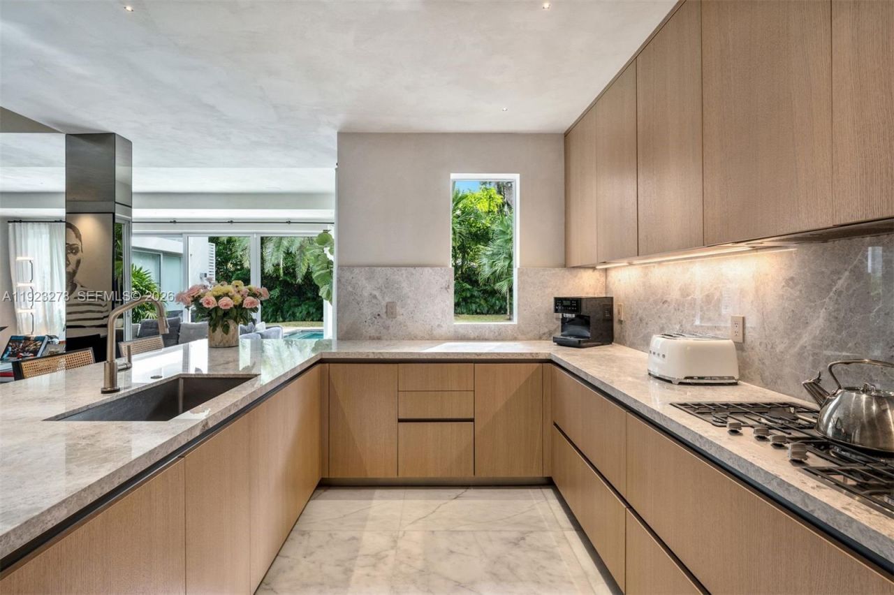 1668 Tigertail Ave, Miami, FL 33133 Photo