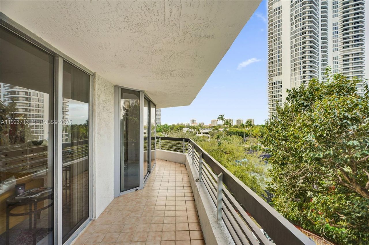 3600 Mystic Point Drive, Unit 507, Aventura, FL 33180 Photo
