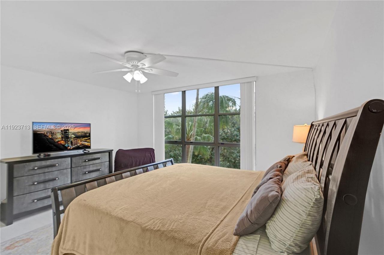 3600 Mystic Point Drive, Unit 507, Aventura, FL 33180 Photo