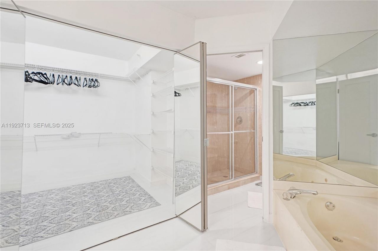 3600 Mystic Point Drive, Unit 507, Aventura, FL 33180 Photo