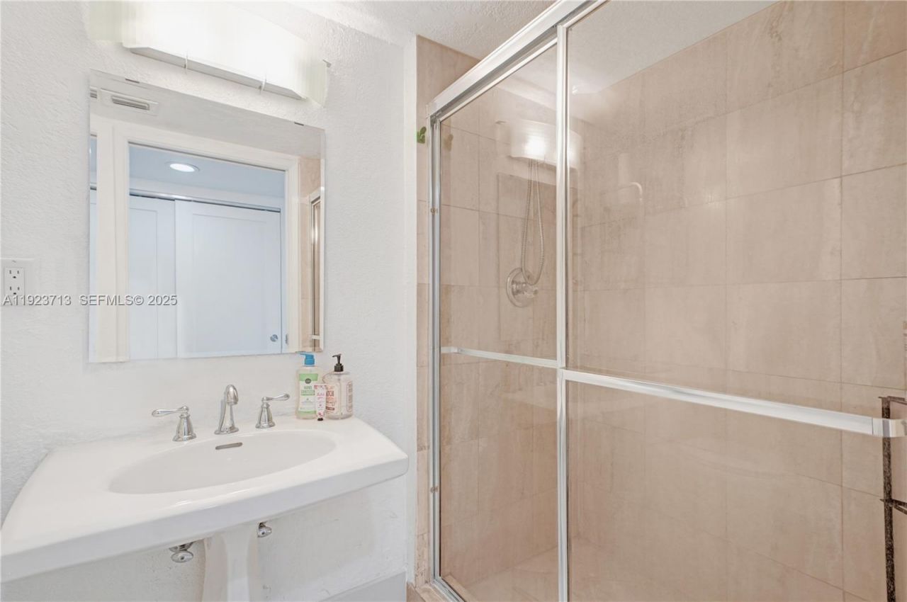 3600 Mystic Point Drive, Unit 507, Aventura, FL 33180 Photo