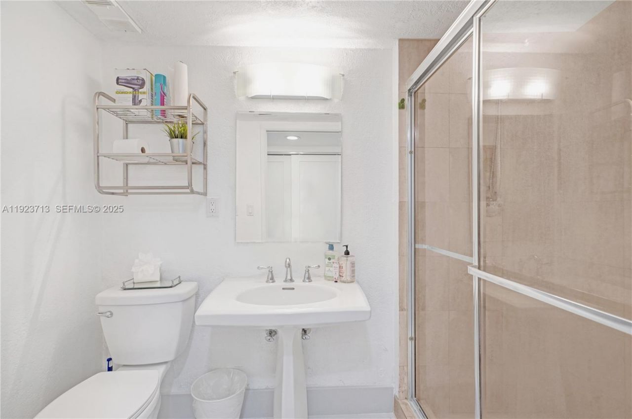 3600 Mystic Point Drive, Unit 507, Aventura, FL 33180 Photo