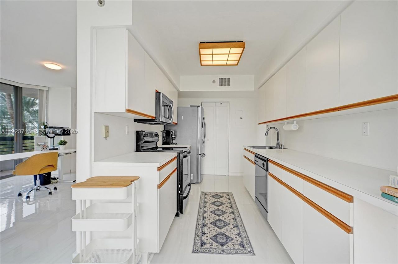 3600 Mystic Point Drive, Unit 507, Aventura, FL 33180 Photo