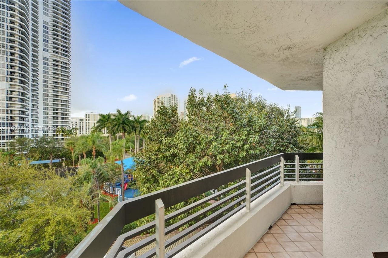 3600 Mystic Point Drive, Unit 507, Aventura, FL 33180 Photo