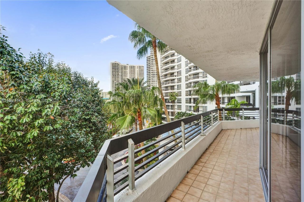 3600 Mystic Point Drive, Unit 507, Aventura, FL 33180 Photo