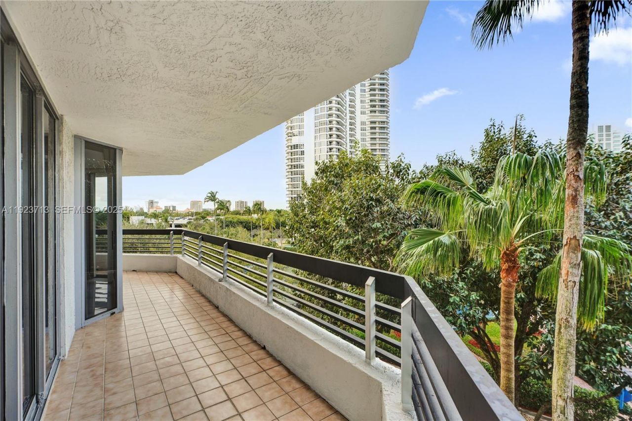 3600 Mystic Point Drive, Unit 507, Aventura, FL 33180 Photo