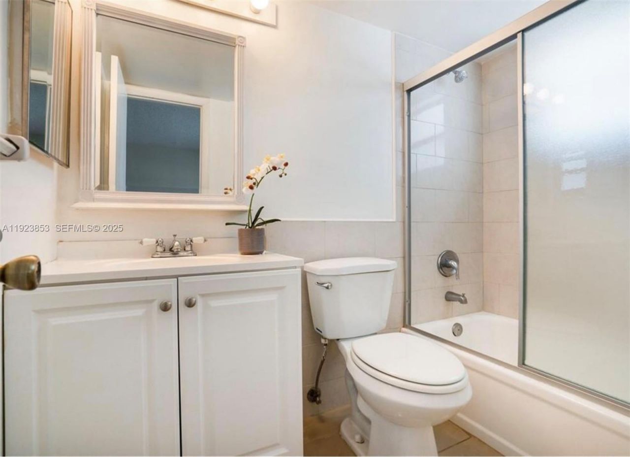 1470 N Dixie Hwy, Unit 42, Fort Lauderdale, FL 33304 Photo