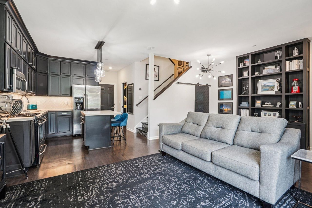 1006 Van White Memorial Boulevard, Minneapolis, MN 55411 Main Photo