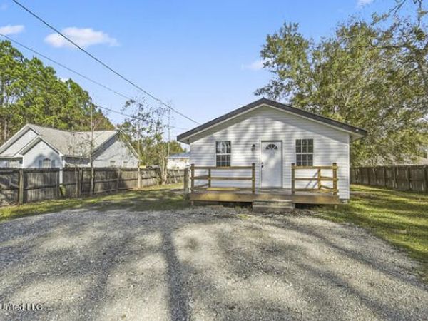 902 Dicks Street, Waveland, MS 39576