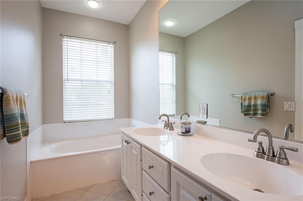 5697 Cove Cir, Unit 42, Naples, FL 34119 Photo