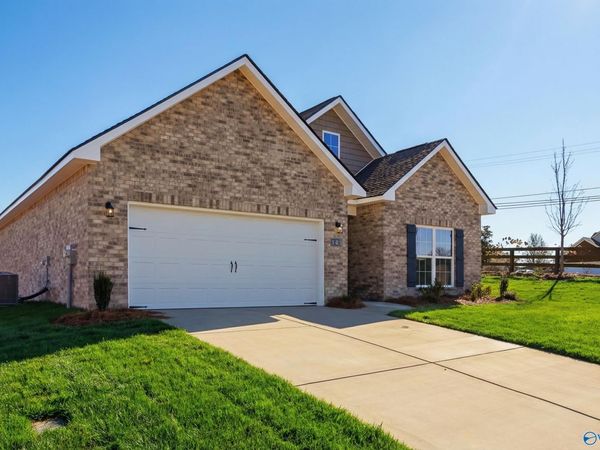 101 River Pointe Drive, New Market, AL 35761