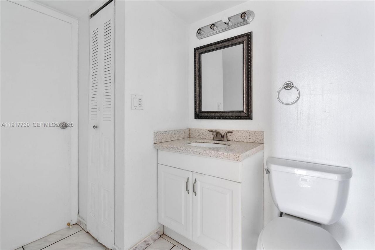 3101 N Country Club Dr, Unit 504, Aventura, FL 33180 Photo