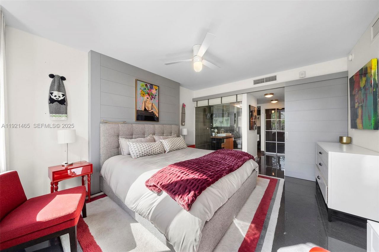 2155 Washington Ct, Unit 205, Miami Beach, FL 33139 Photo