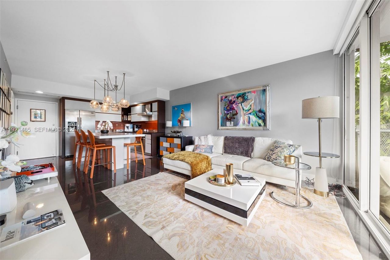 2155 Washington Ct, Unit 205, Miami Beach, FL 33139 Photo