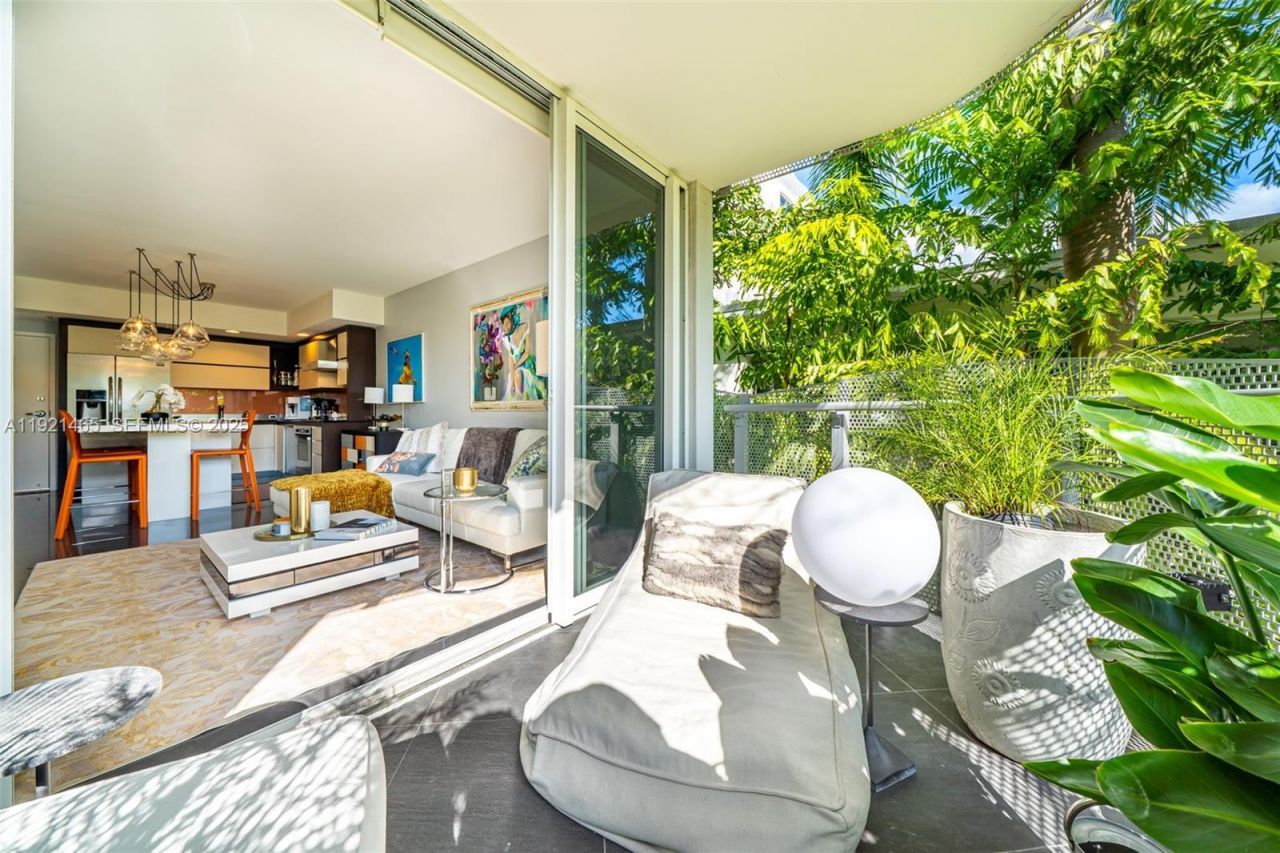 2155 Washington Ct, Unit 205, Miami Beach, FL 33139 Photo