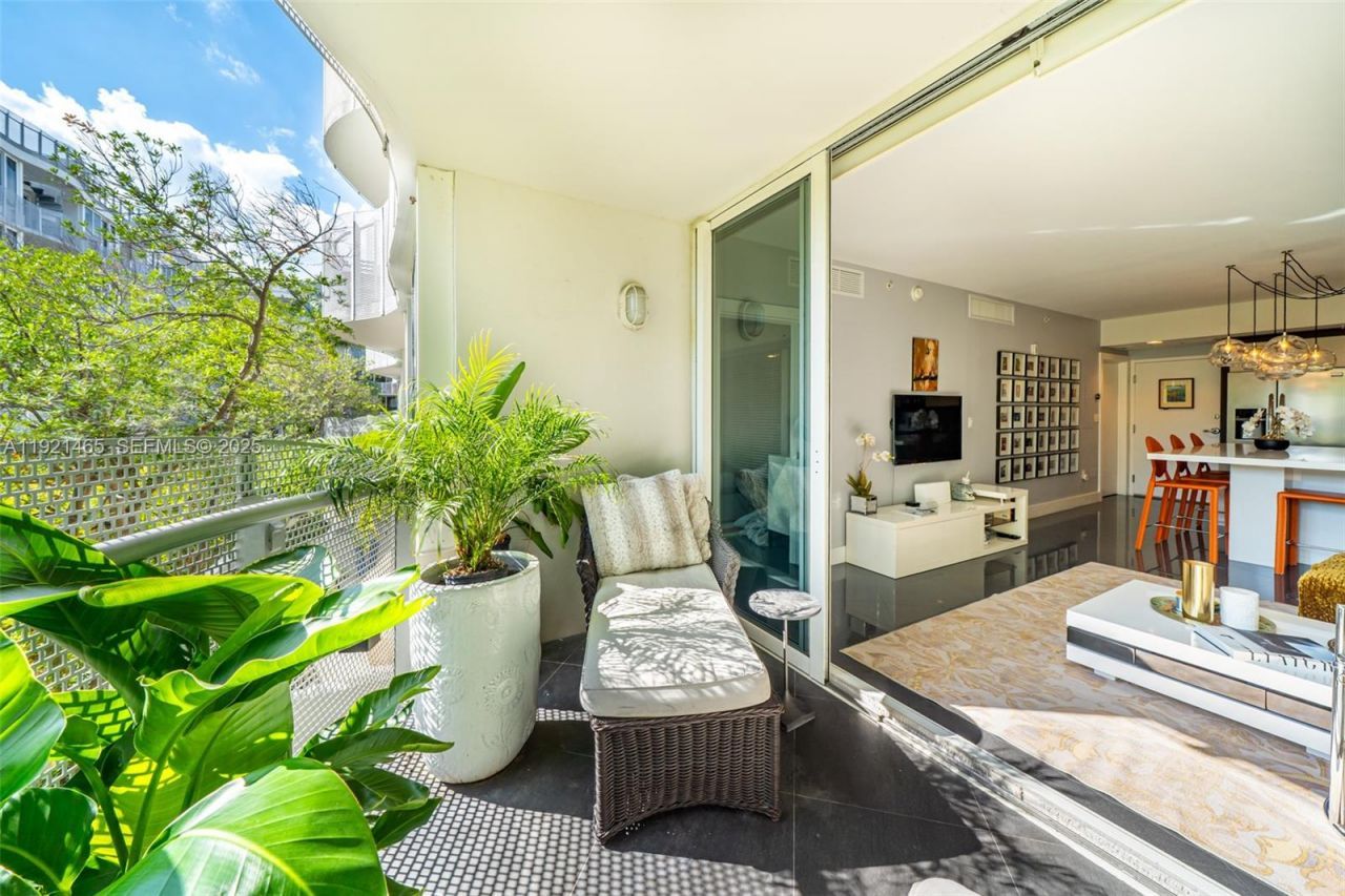 2155 Washington Ct, Unit 205, Miami Beach, FL 33139 Photo