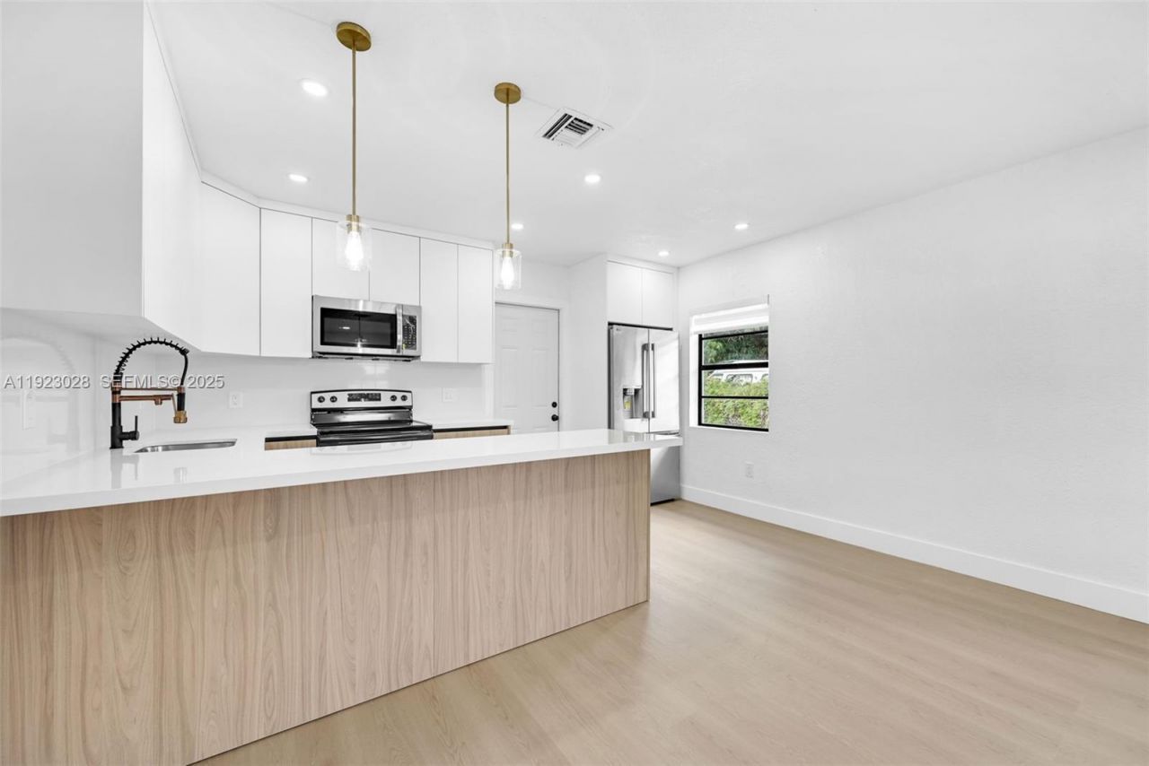 16140 NW 17th Pl, Miami Gardens, FL 33054 Photo